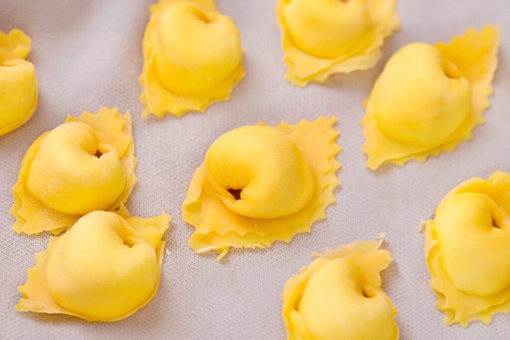 Tortellini, Tortelloni, Cappelletti, Cappellacci, Plin, Ravioli | Corso di Pasta Ripiena su Acadèmia.tv