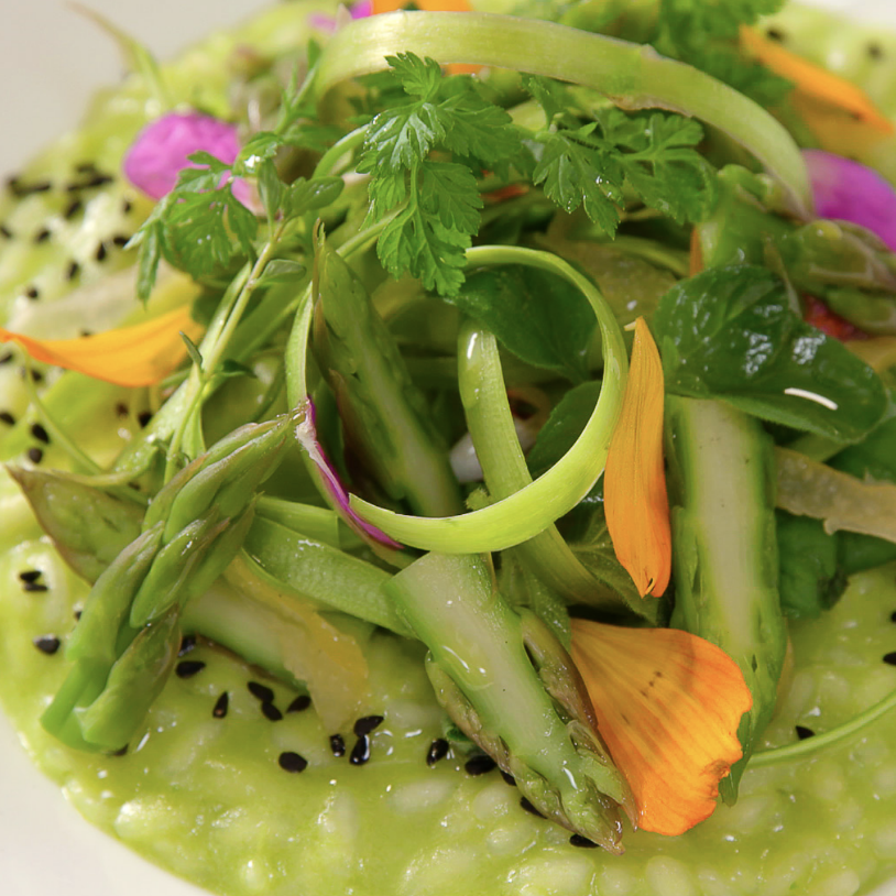 Risotto agli asparagi e limone sotto sale: la ricetta inedita di Cesare Battisti