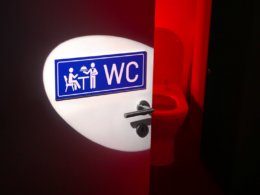 Il Tavolo vicino al bagno podcast Acadèmia.tv